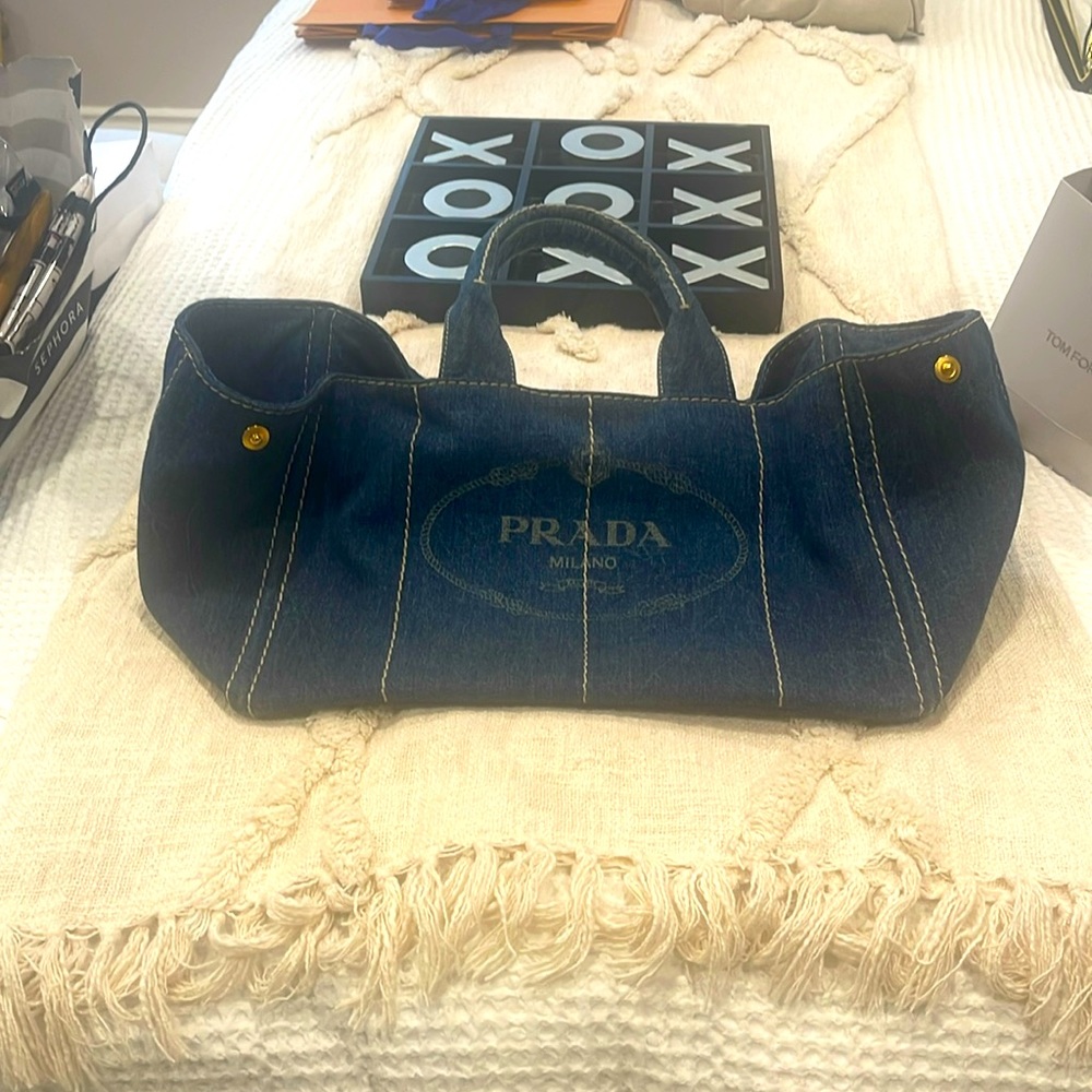 Large Prada denim tote purchased from Bagricultur 💯 Authentic⭐️⭐️⭐️⭐️⭐️